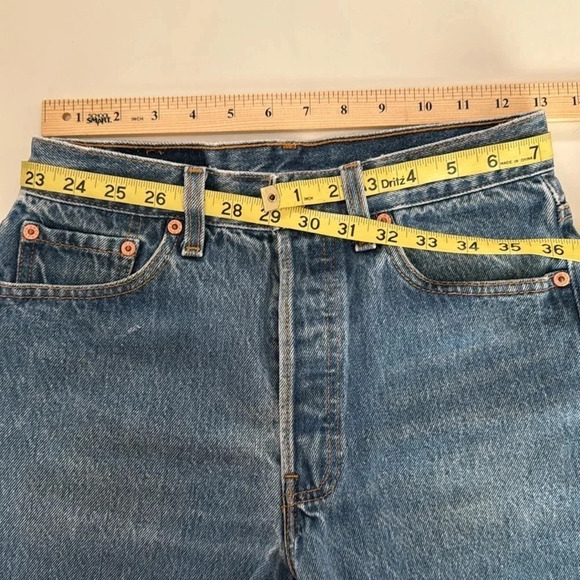 Vintage 90s Levi’s 501 Cut Off Jean Shorts Tag size 30 - Picture 8 of 11